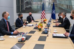 Глава Госдепа США и генсек НАТО заявили о важности прекращения наращиваний Россией войск у границ Украины