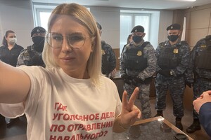 Виправні роботи та один рік умовно: соратницю Навального визнали винною у 