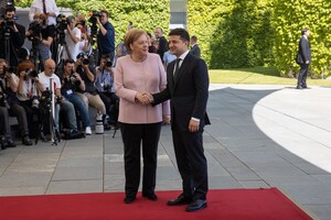 Зеленский подтвердил видеопереговоры с Меркель и Макроном