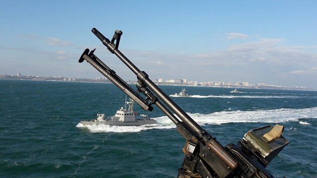 Российские пограничники пытались заблокировать катера ВМС Украины в Азовском море