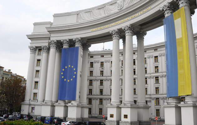 Украина высылает старшего дипломата посольства РФ