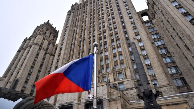 Чехия уведомила РФ о высылке 18 российских дипломатов 