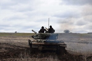 Українські танкісти провели практичні заняття в зоні ООС: фоторепортаж 