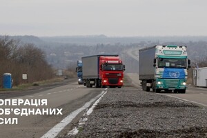 Через українські КПВВ на окуповану територію Донбасу пройшли дві партії гуманітарних вантажів 