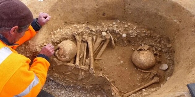 Археологи обнаружили во Франции древнее парное захоронение