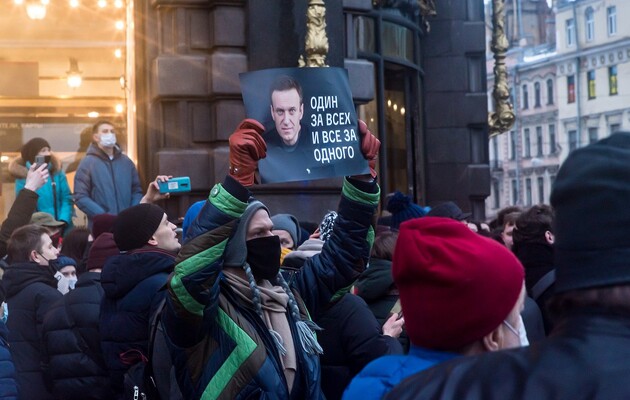 В России полиция проводит обыски и задержания в день акций за Навального 