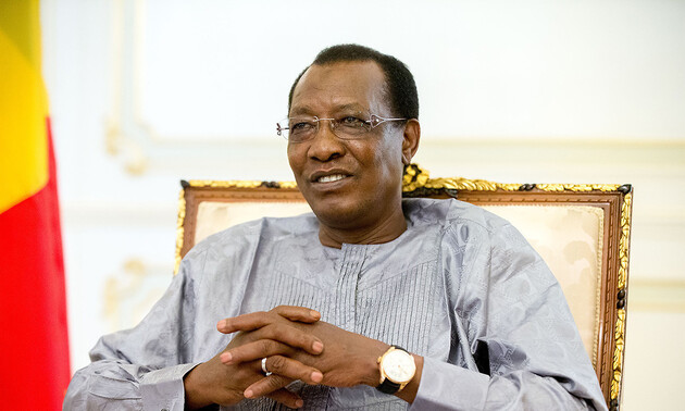 Військові розпустили парламент і уряд Чаду після смерті президента
