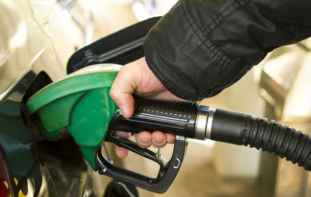 Налоговая выявила 950 тысяч литров контрафактного бензина