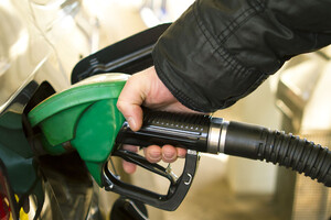 Налоговая выявила 950 тысяч литров контрафактного бензина