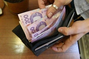 НБУ пересмотрел прогноз уровня зарплат украинцев на 2021 год