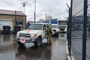 Гумконвой Червоного Хреста доставив до ОРДЛО медикаменти і будматеріали: фоторепортаж 
