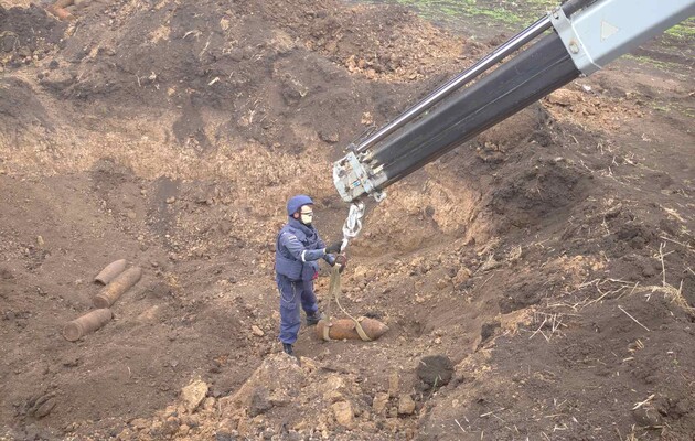 Украинские саперы за сутки обезвредили полсотни снарядов и мин в зоне ООС 