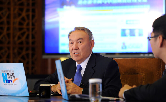 Назарбаев отдал президенту свой пожизненный пост главы Ассамблеи народа Казахстана