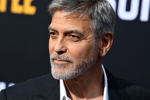 Фонд актера Джорджа Клуни призвал Россию снять обвинения в отношении фигурантов 