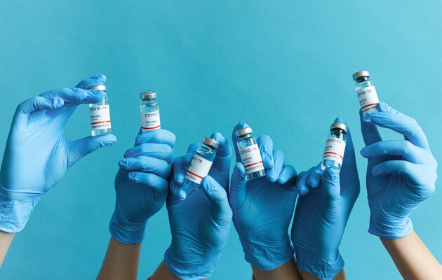 Третя доза вакцини: У BioNTech пропонують додаткове щеплення через рік після першого