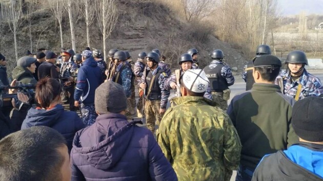 На кордоні між Киргизстаном та Таджикистаном почалася перестрілка
