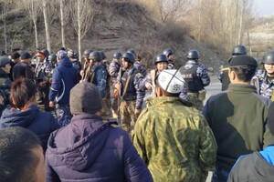 На границе между Кыргызстаном и Таджикистаном началась перестрелка 