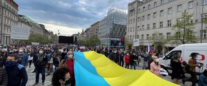 На акції протесту в Чехії розгорнули український прапор