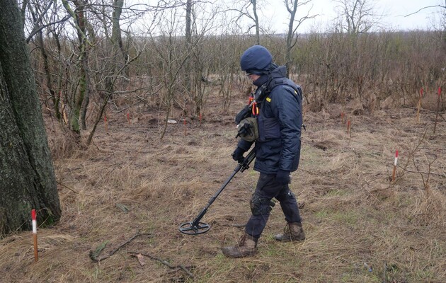 Українські сапери знешкодили понад 30 мін і снарядів за добу в зоні ООС 