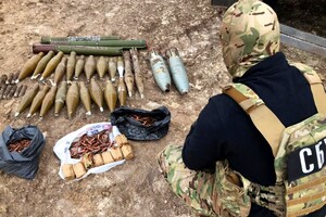 СБУ знайшла дві схованки бойовиків «ЛНР» з боєприпасами: фоторепортаж 