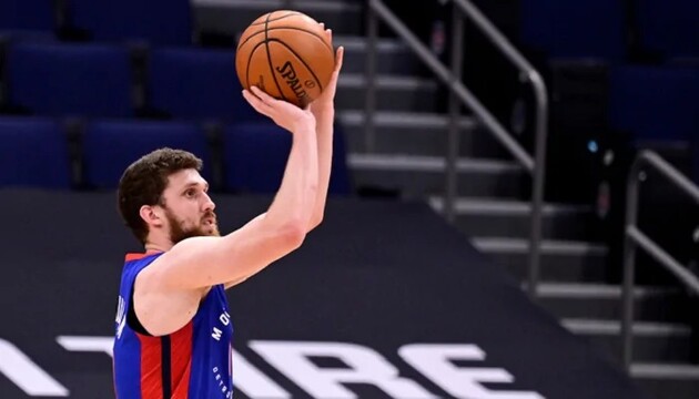 Украинский баскетболист Михайлюк набрал 12 очков в матче НБА
