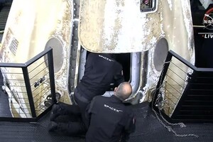 Астронавты NASA вернулись из космоса на судне SpaceX