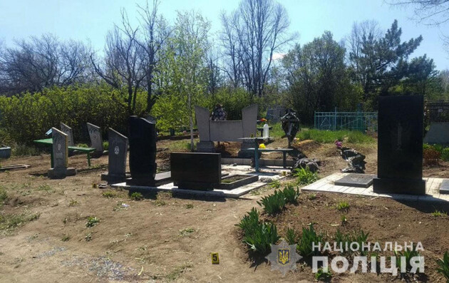 На кладбище в прифронтовом поселке на Донетчине подорвался пенсионер