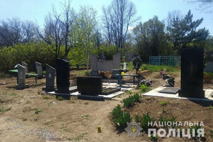 На кладовищі в прифронтовому селищі на Донеччині підірвався пенсіонер 