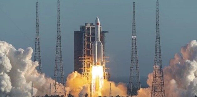 К Земле летит гигантский обломок китайской ракеты