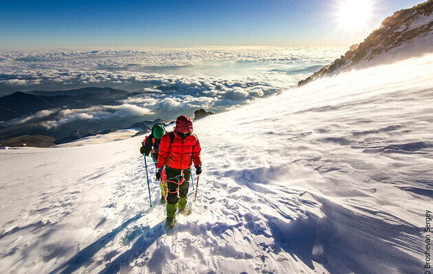 На Евересті спостерігають зростання захворювань на COVID-19 серед альпіністів 