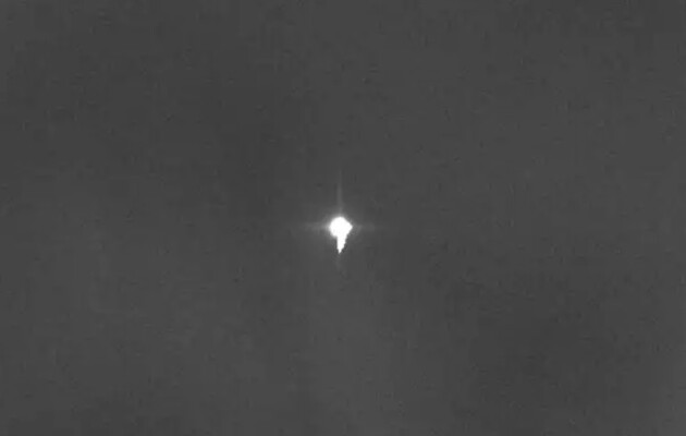 Астрономи зробили знімок китайської ракети, яка повільно падає на Землю 