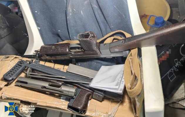 СБУ попередила контрабанду в Україну комплектуючих до автоматичної зброї 