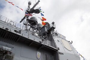 Американські військові затримали судно з партією російської зброї на борту
