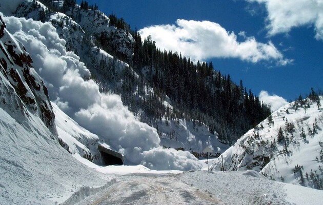 В результате схождения лавины в Альпах погибли четверо туристов