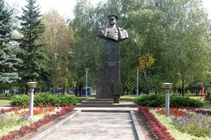 Врио мэра Харькова Терехов говорит, что памятник Жукову “стоял, стоит и будет стоять”