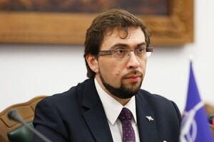 У НАТО закликали Україну зміцнити демократію і посилити верховенство права 