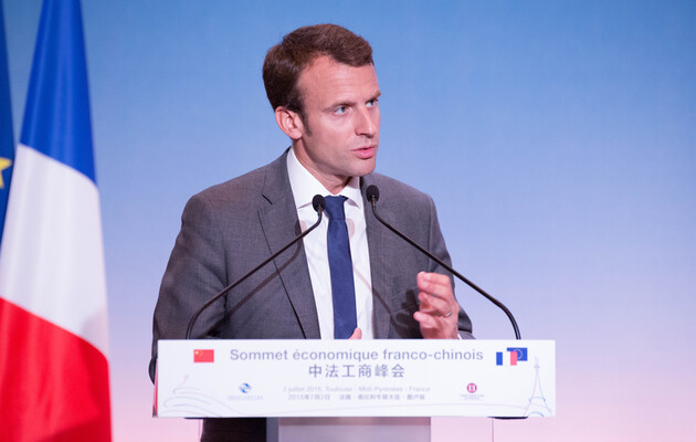 Парламент Франции не поддержал введение «санитарных пропусков»