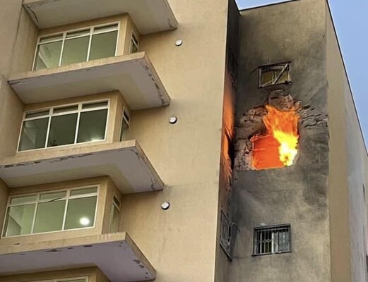 Ракета поразила верхний этаж многоквартирного дома в городе Сдерот