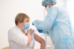 Українцям нагадали, як записатися на вакцинацію від коронавірусу 