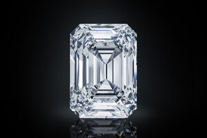 Найбільший діамант продали на аукціоні за 12 мільйонів швейцарських франків 