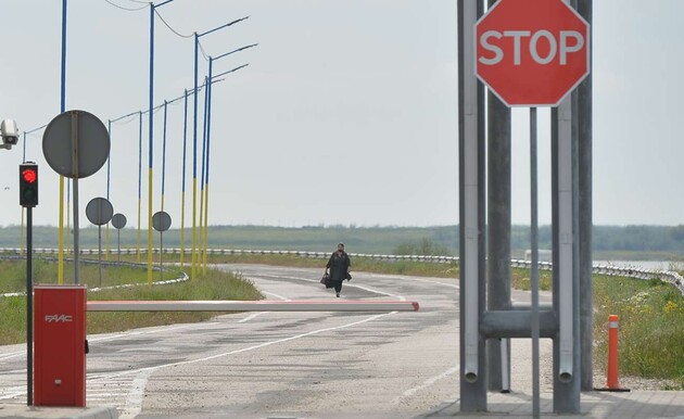 Разумков заявил об уменьшении числа авто, пересекающих админграницу с оккупированным Крымом 