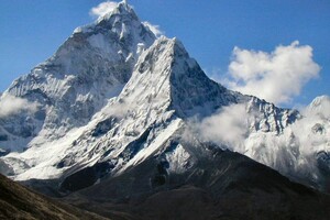 Китай скасовує весняне сходження на Еверест 