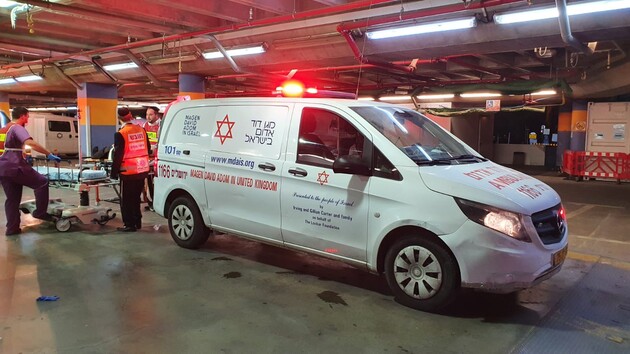 В Гиват-Зеев направили 25 реанимобилей и два вертолета