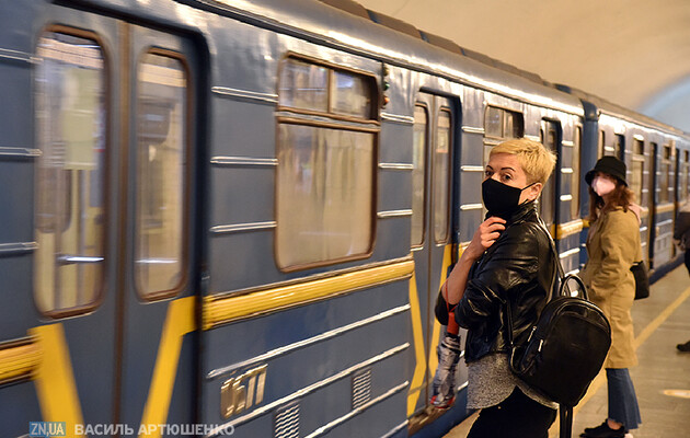 В Киевском метрополитене пассажир попал под поезд — КГГА 