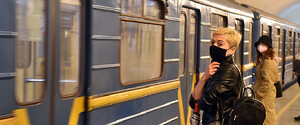 У Київському метрополітені пасажир потрапив під потяг — КМДА 