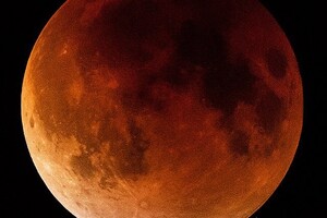 У травні жителі Землі зможуть спостерігати суперповню і місячне затемнення 