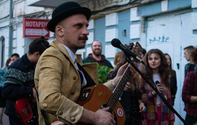 Лидера группы "Дичка" Митю Бугайчука избил полицейский, который уже нападал на людей