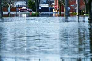 В США от наводнения погибли пять человек, сотни пострадали