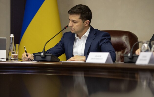 Зеленський ввів в дію рішення РНБО про санкції проти «злодіїв у законі» 
