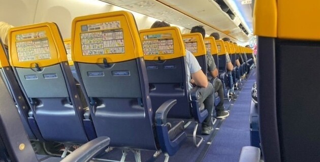 Затриманий літак Ryanair через 8 годин приземлився в Вільнюсі 